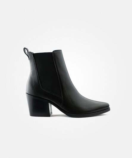 Women s ankle boots in black Paul Green